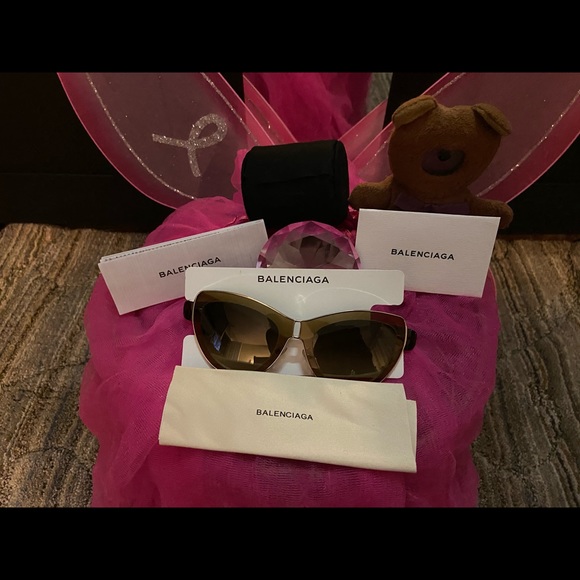 Sunglasses 😎 - Picture 3 of 7